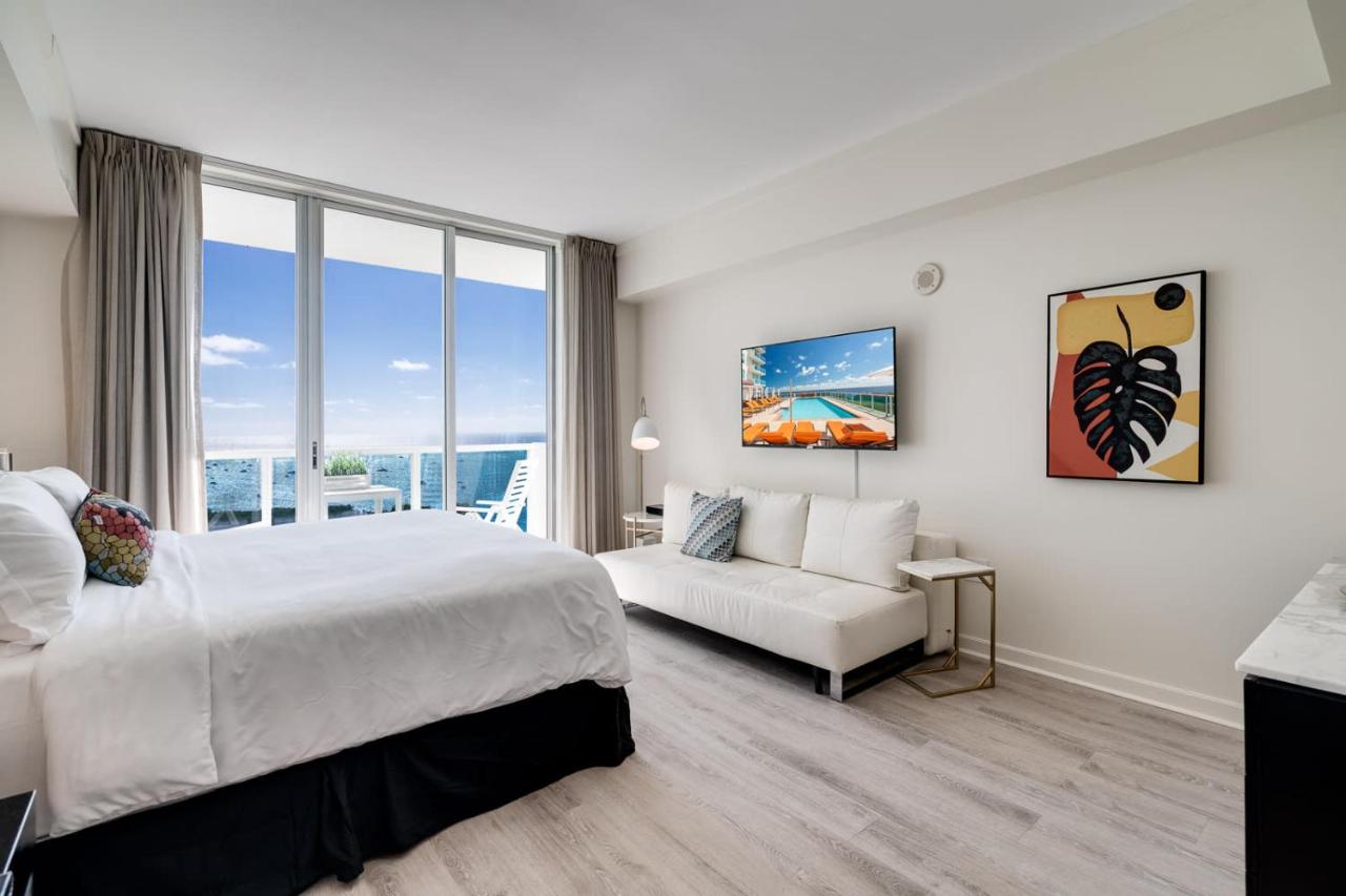 Ocean View Balcony steps from Restaurants, Peacock Park & Marina - 4