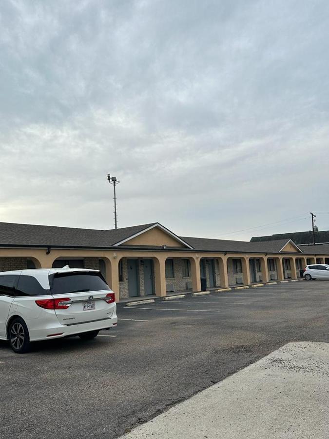 Robstown Motor Inn — photo 11