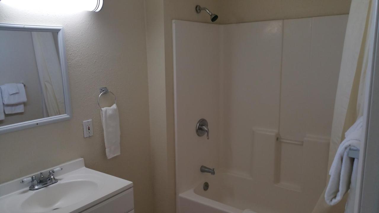Budget Inn of Mojave — photo 8