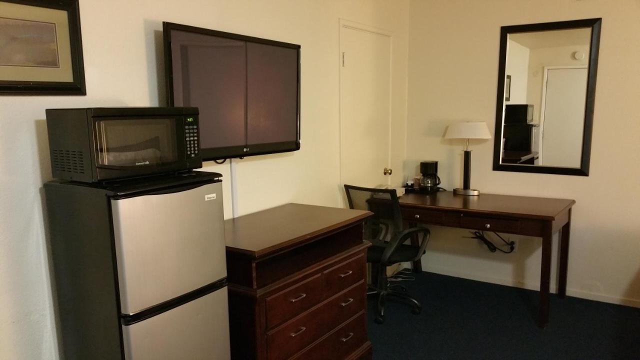 Budget Inn of Mojave — photo 11