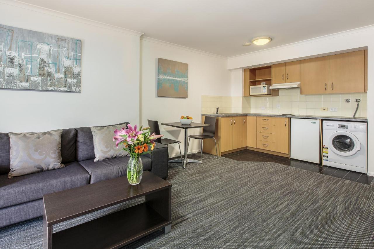 Central Brunswick Apartment Hotel photo