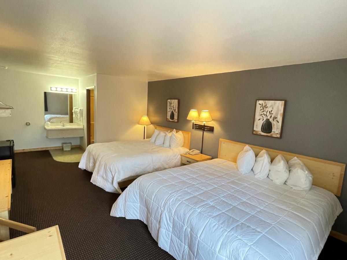 Moose Creek Lodge & Suites — photo 10