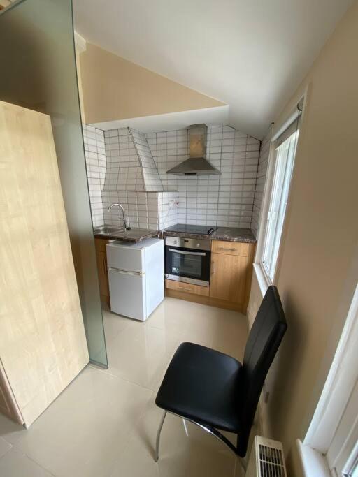 Studio to let in Covent Garden with kitchen - 3