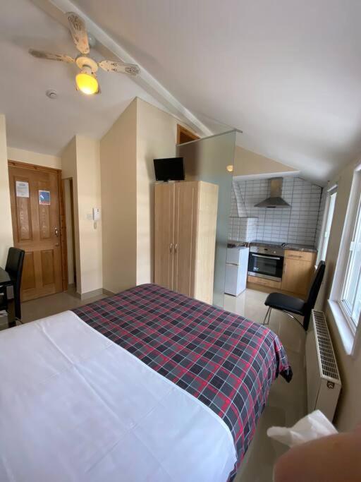 Studio to let in Covent Garden with kitchen - 4