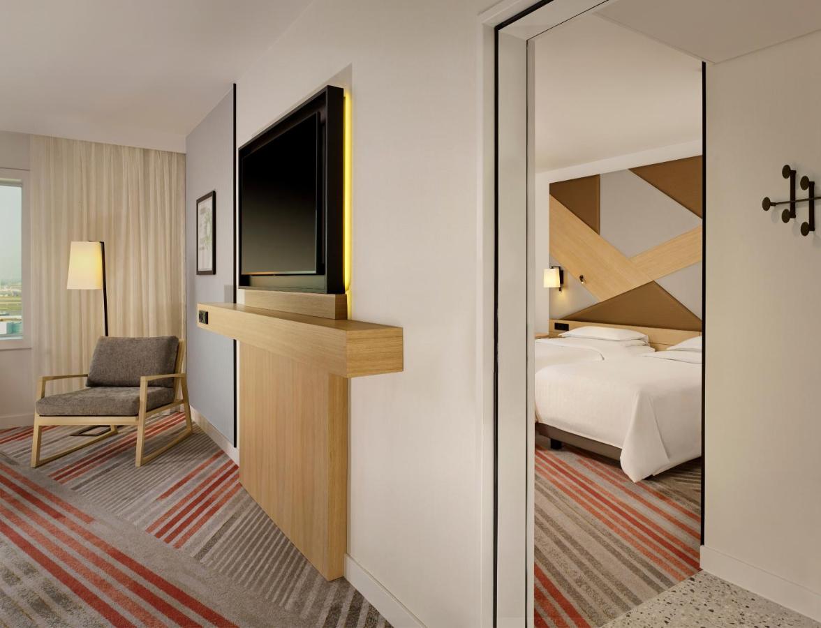 Sheraton Amsterdam Airport Hotel and Conference Center - 2
