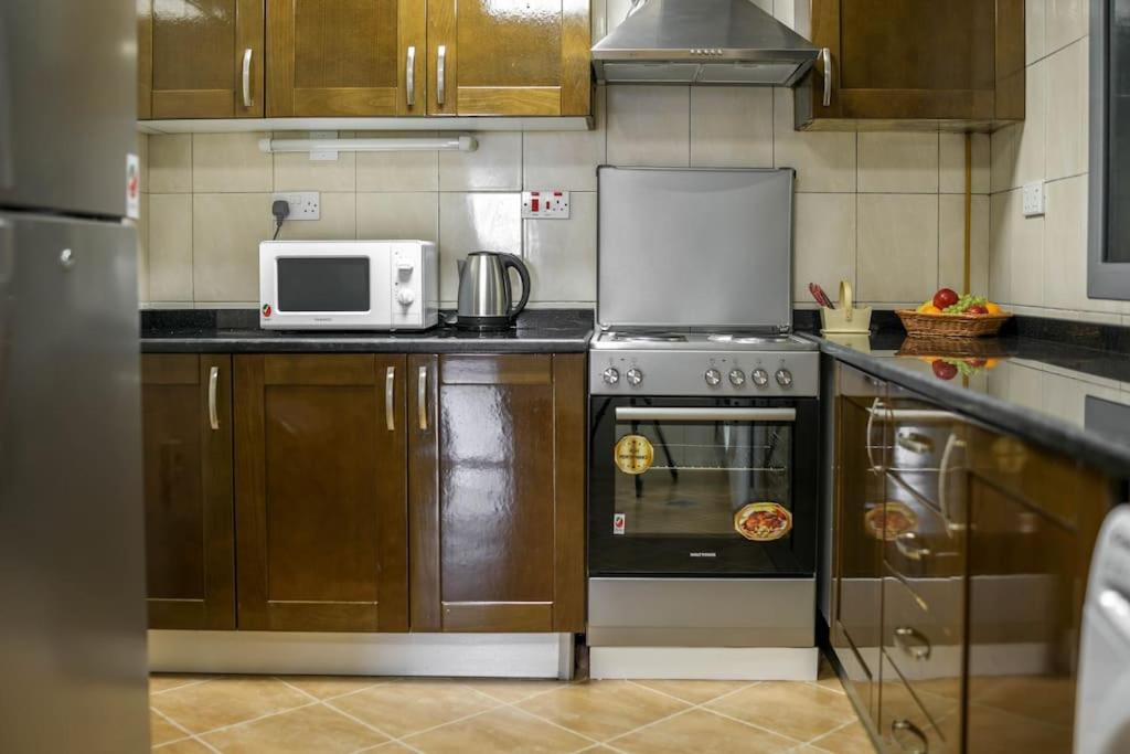 SPACIOUS 3 Bedroom Apartm Beach Front (Side View) - 2