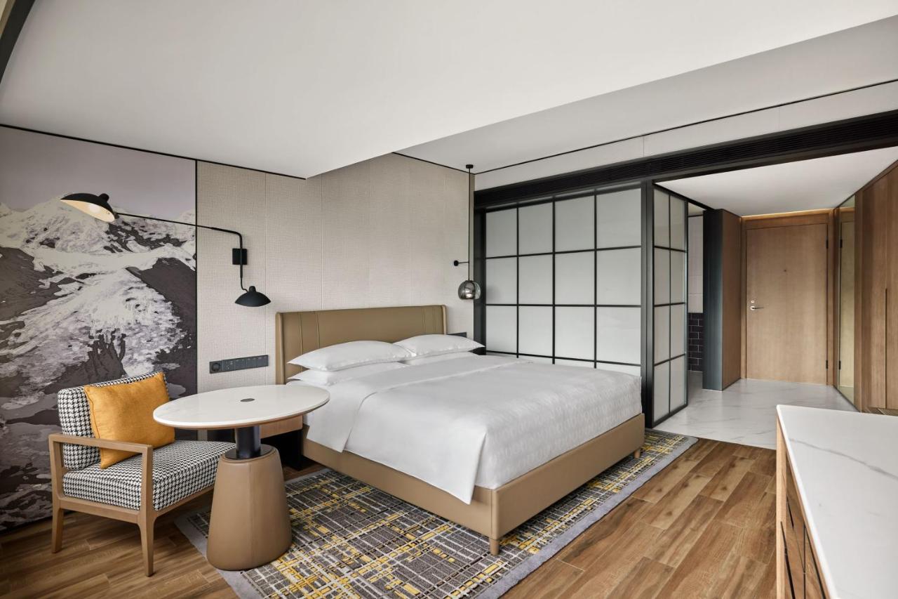 Sheraton Chengdu Lido Hotel photo