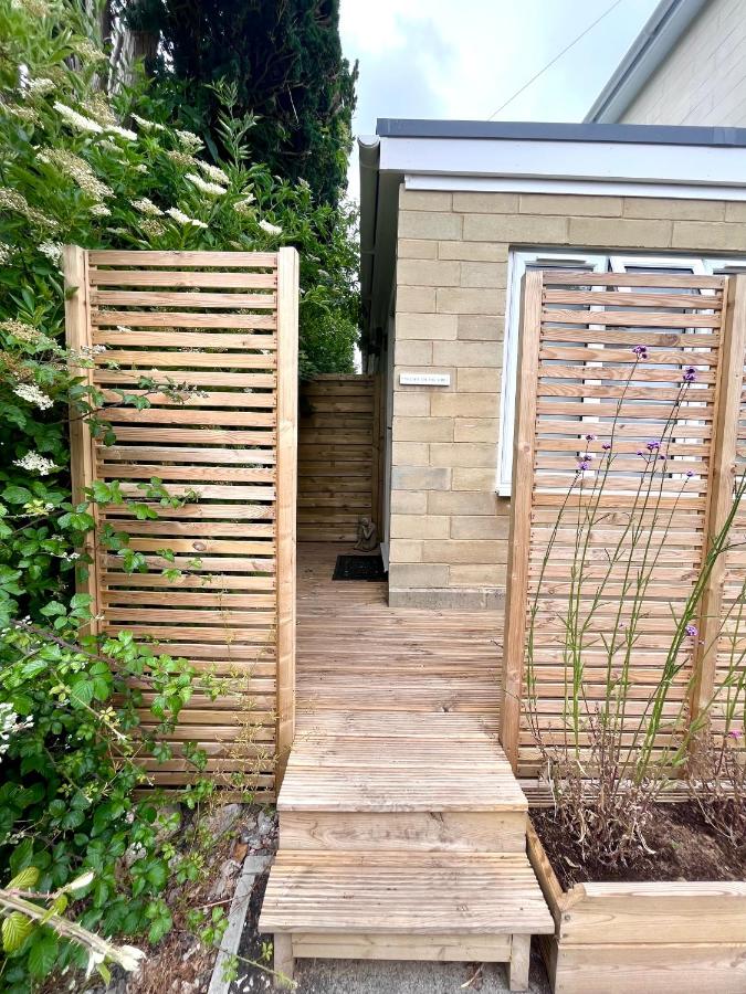 The Bit On The Side, Private Studio, Own Entrance, Free Driveway Parking, 10 min Drive to Bath, Cheap EV point - 2