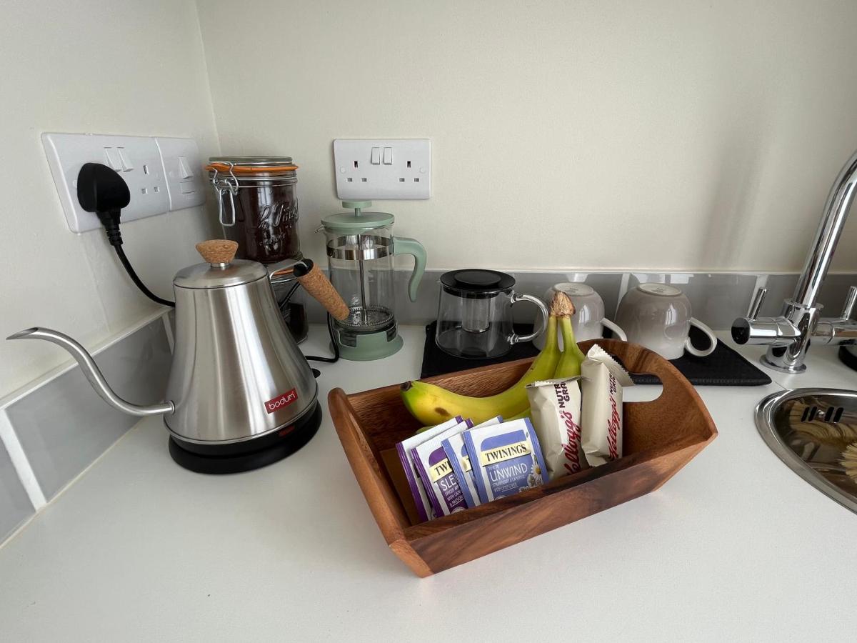 The Bit On The Side, Private Studio, Own Entrance, Free Driveway Parking, 10 min Drive to Bath, Cheap EV point - 5