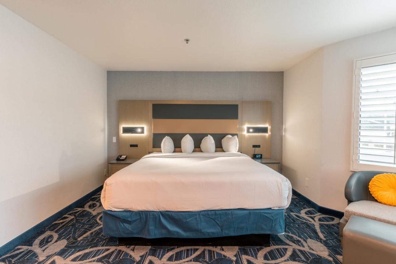 Hotel Aluxor SFO, Shuttle Service — photo 23