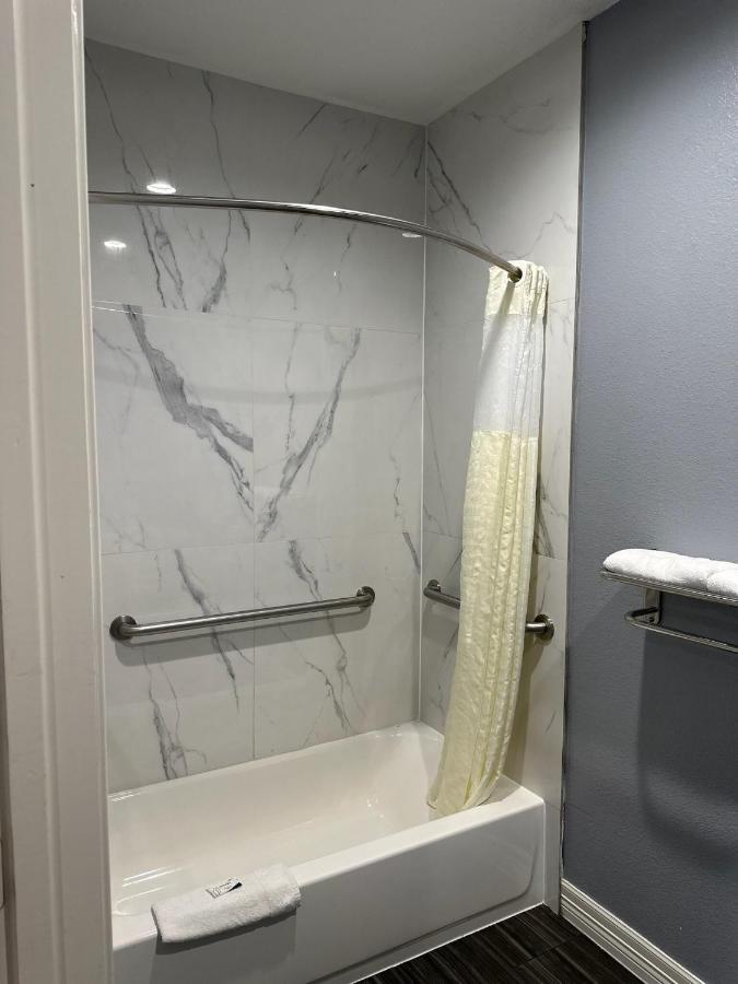 Atlantis Inn & Suites — photo 14