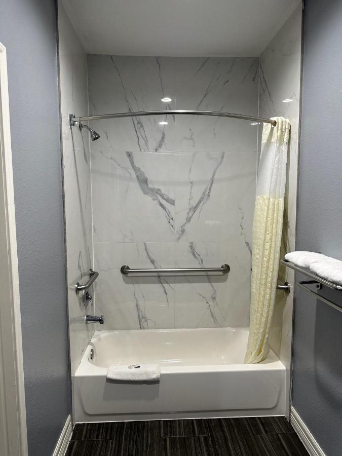 Atlantis Inn & Suites — photo 12