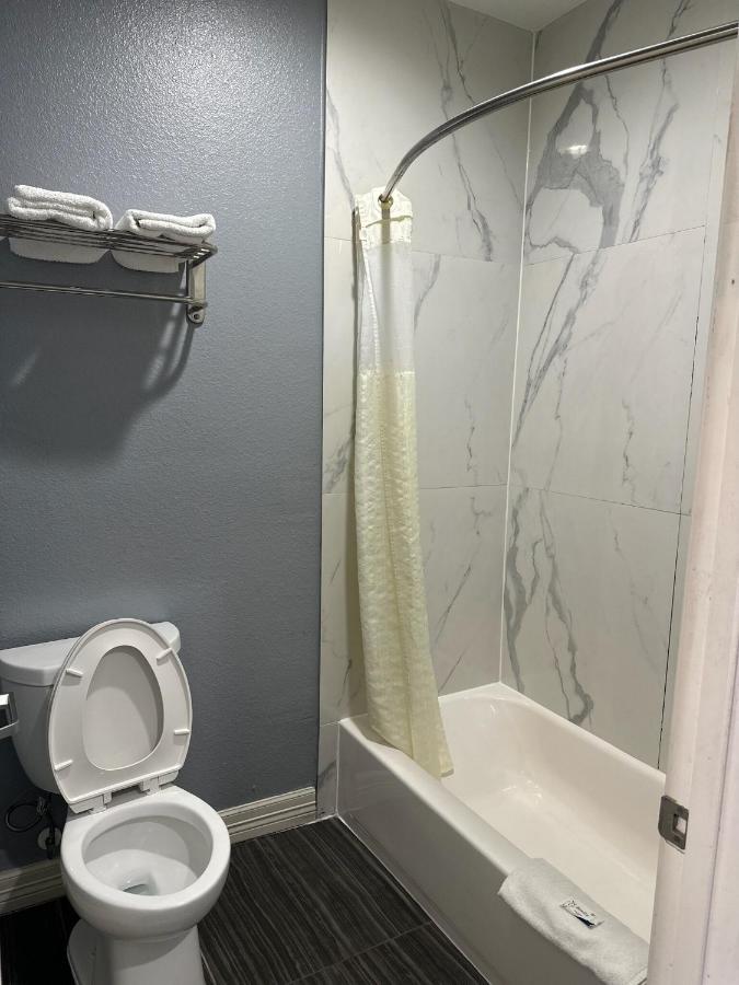 Atlantis Inn & Suites — photo 15