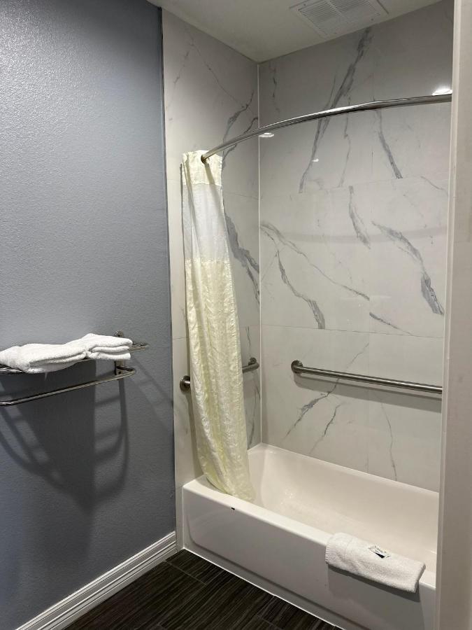 Atlantis Inn & Suites — photo 3
