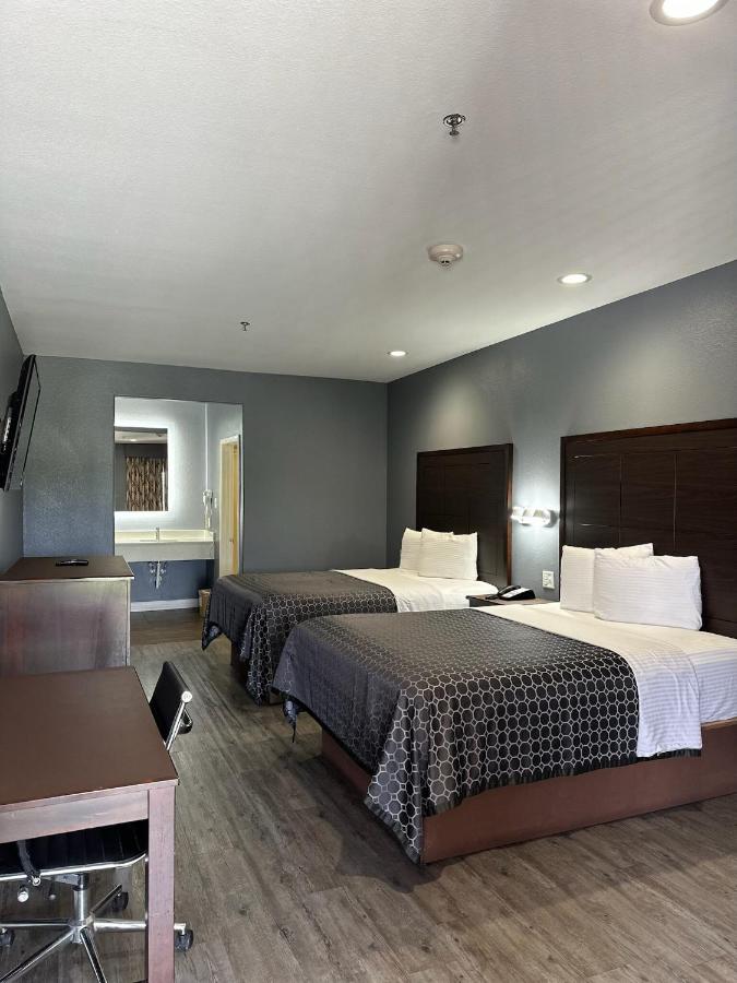 Atlantis Inn & Suites — photo 8