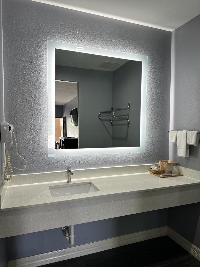 Atlantis Inn & Suites — photo 22