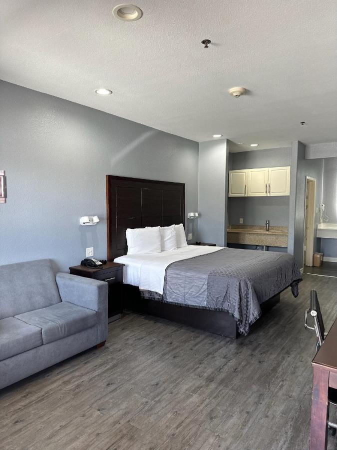 Atlantis Inn & Suites — photo 23