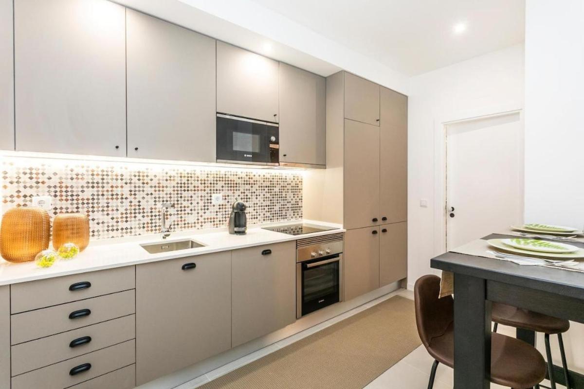 Lively 2-Bedroom Apartment in Iconic Alfama by Lisbeyond - 4
