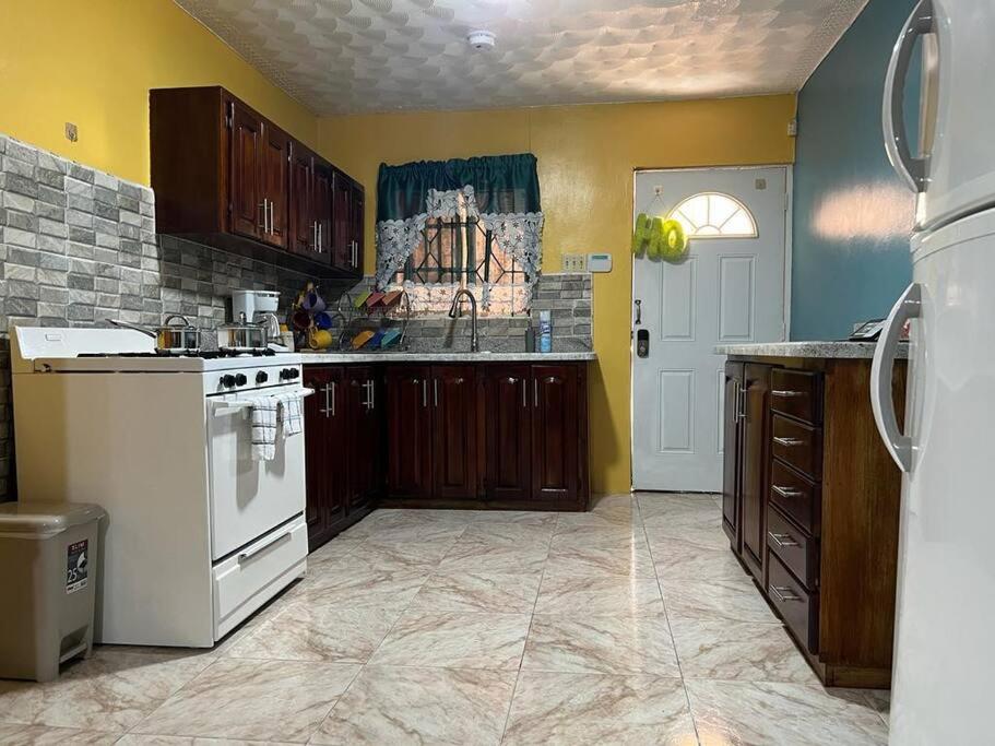 Coolworthy Cozy Retreat - 4