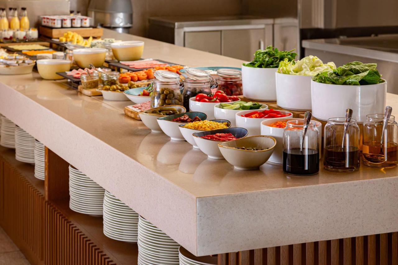 Baku Marriott Hotel Boulevard photo