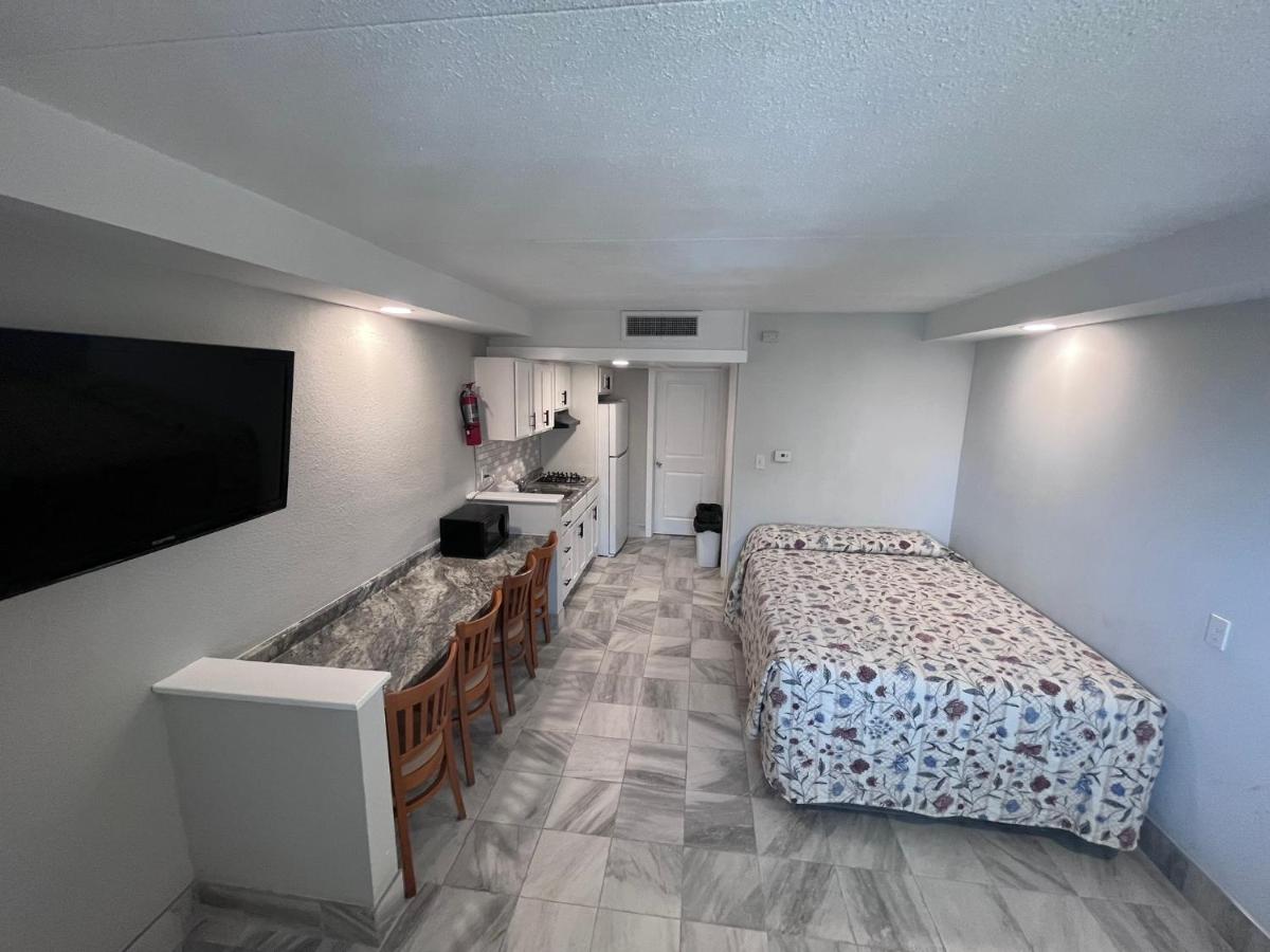 Admiral Resort Motel — photo 16