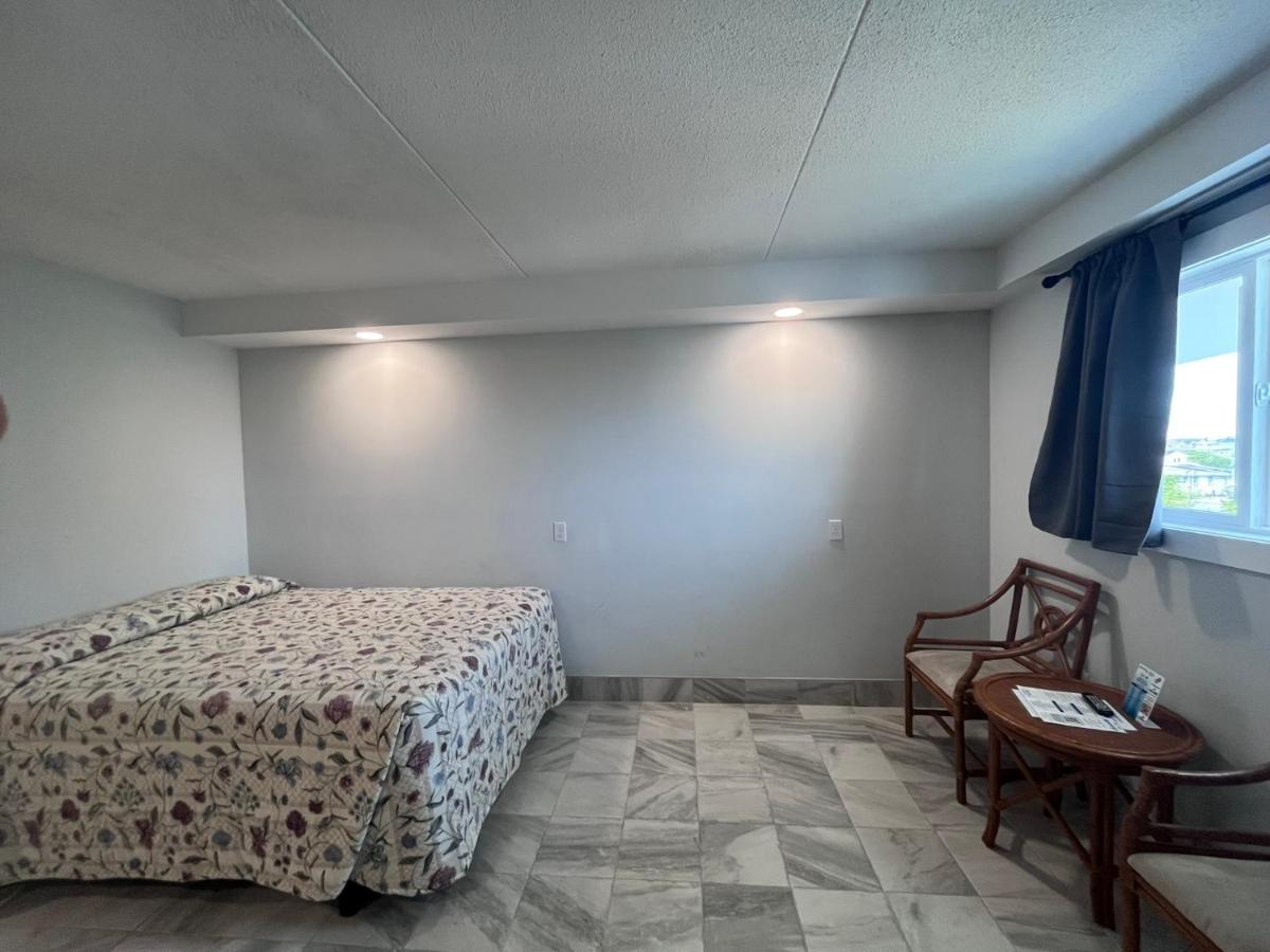 Admiral Resort Motel — photo 17