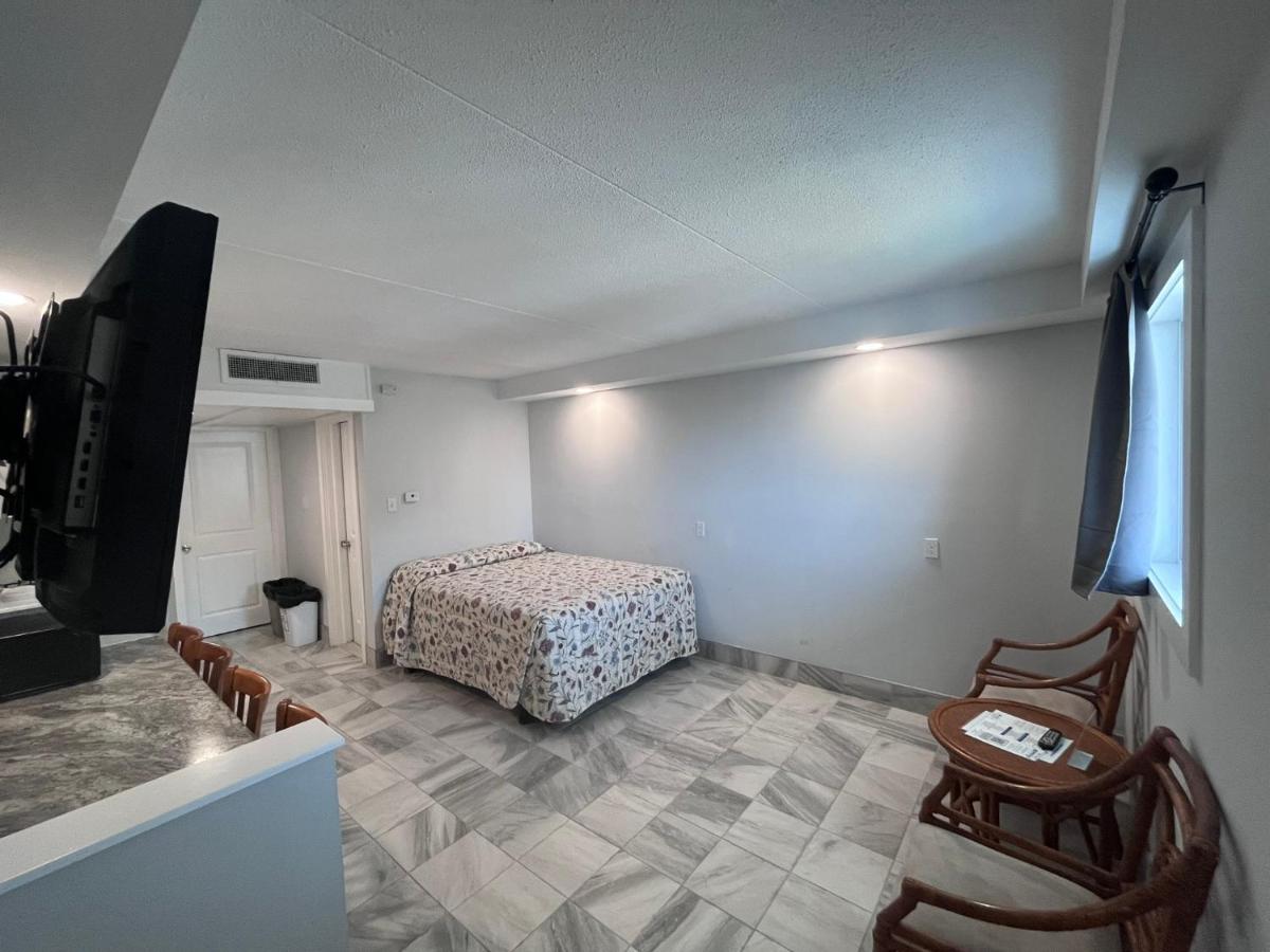 Admiral Resort Motel — photo 15