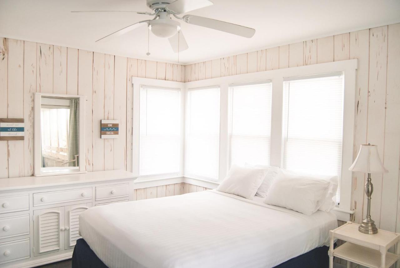 Surf Club Oceanfront Hotel — photo 12