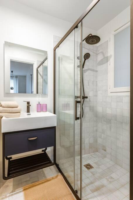 Luxury Living in Louvre - 3