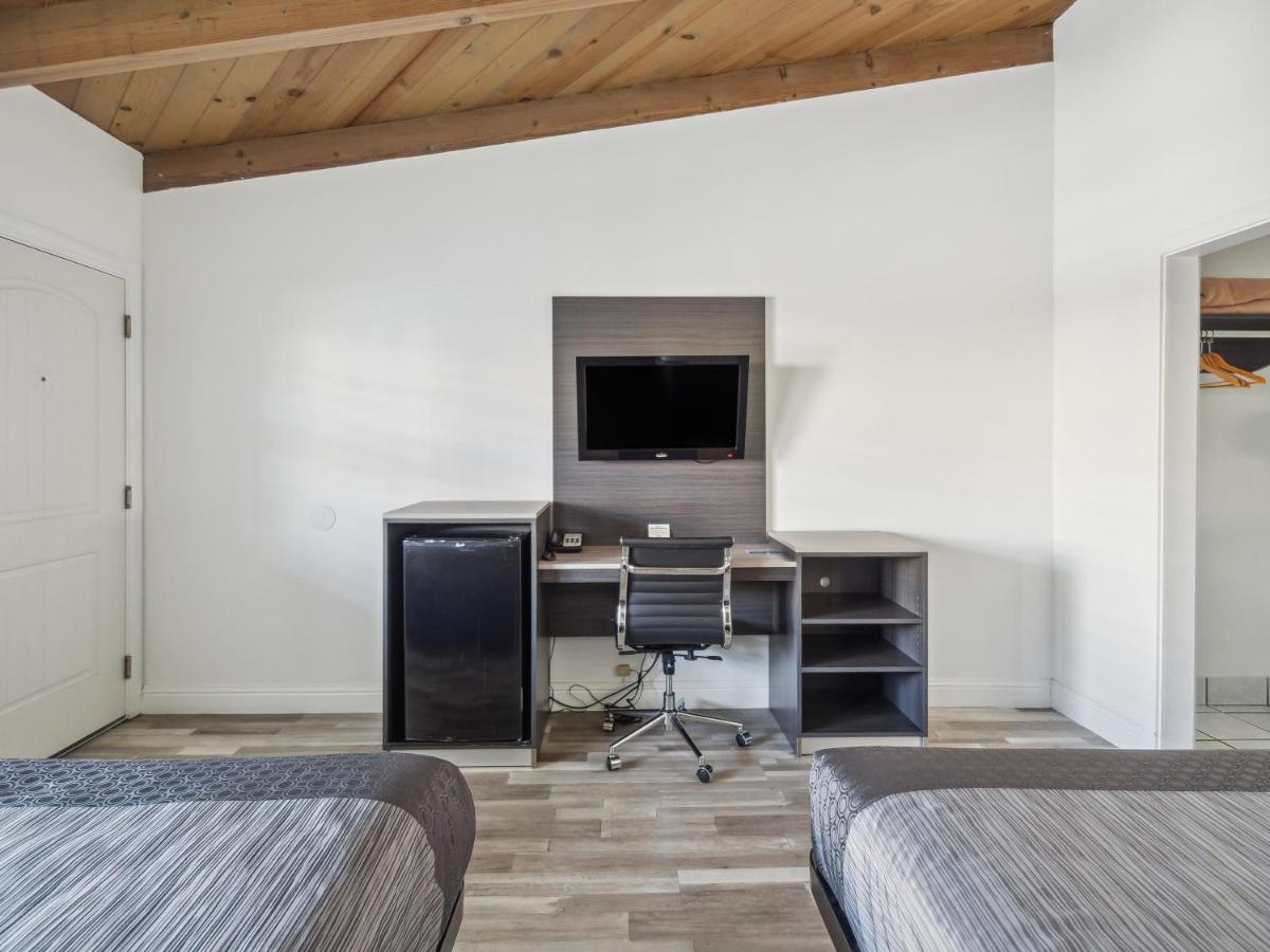 Discovery Inn Monterey Bay — photo 12