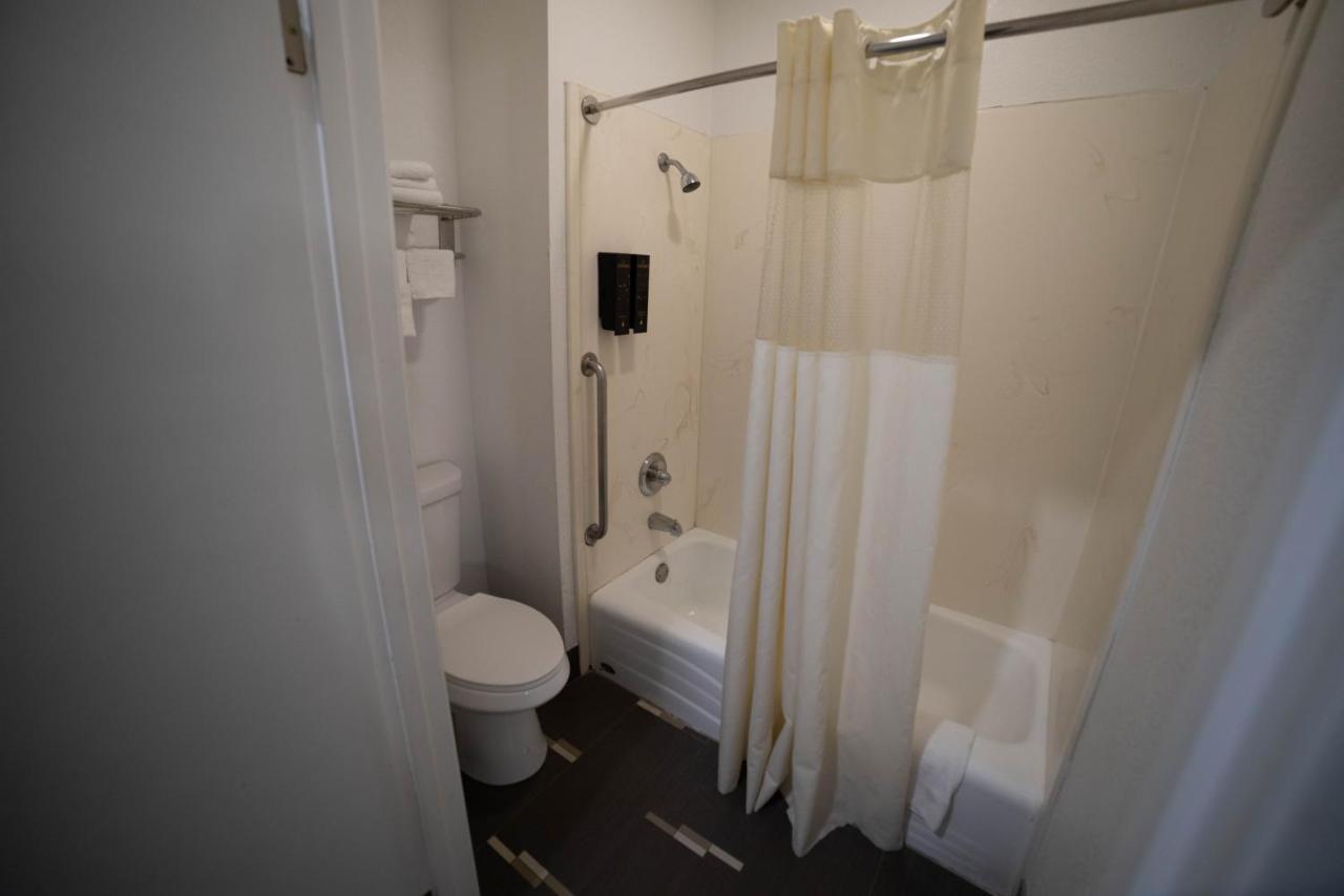 Mid City Inn Suites Pico Rivera , Los Angeles Area — photo 19