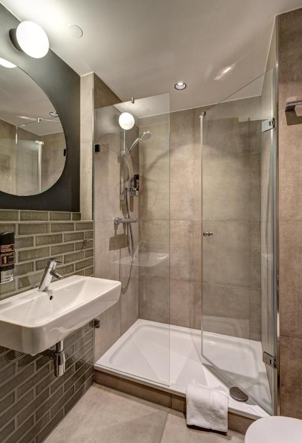 Schulz Hotel Berlin Wall at the East Side Gallery - 3