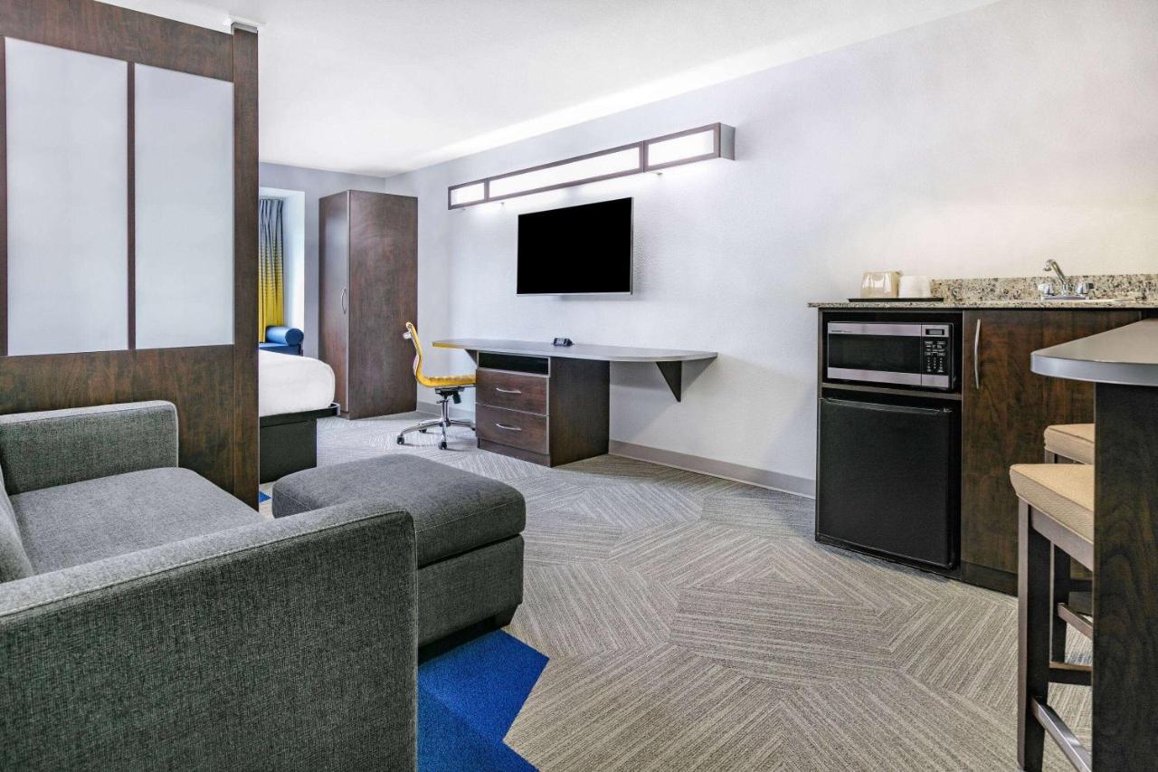 Microtel Inn & Suites by Wyndham Austin Airport - 5