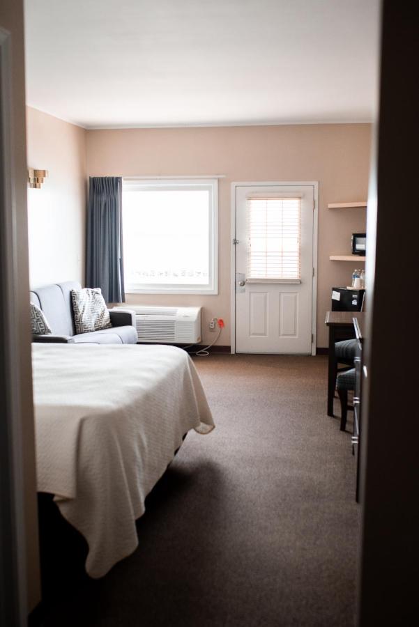 West Bank Inn — photo 16
