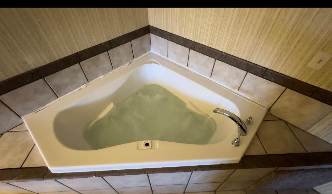 Travel Inn & Suites — photo 21