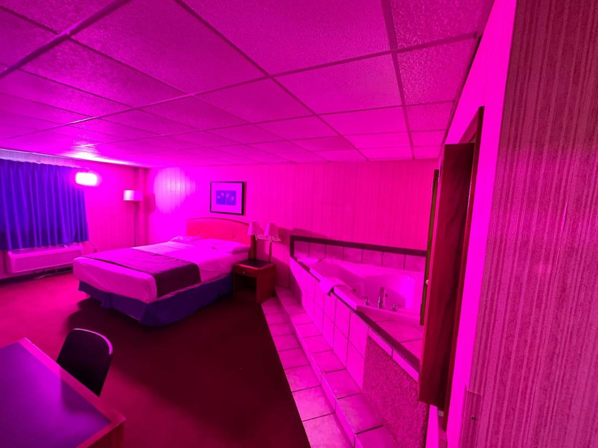 Travel Inn & Suites — photo 22
