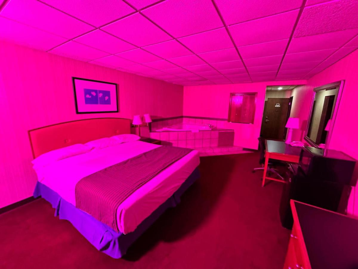 Travel Inn & Suites — photo 24