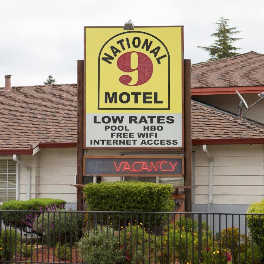 National 9 Motel — photo 1