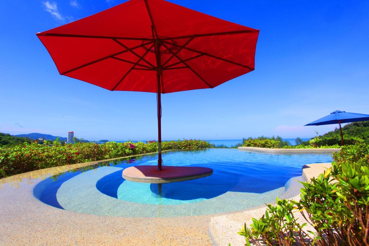 Rooftop swimming pool: Pacific Club Resort