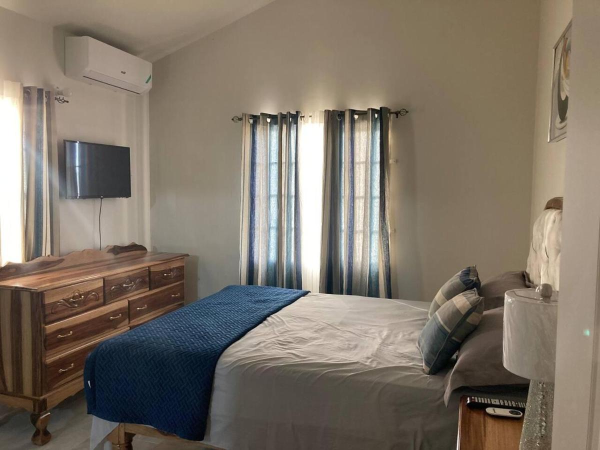 Sleeps 4 with Free Parking 15-min to Beach - 2