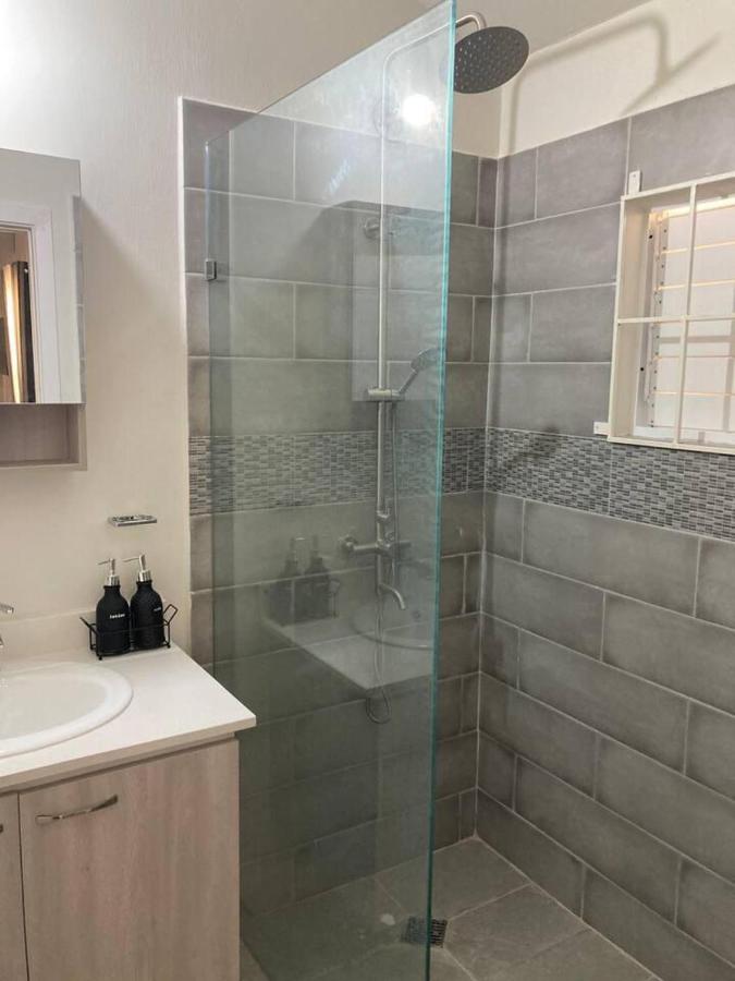 Sleeps 4 with Free Parking 15-min to Beach - 3