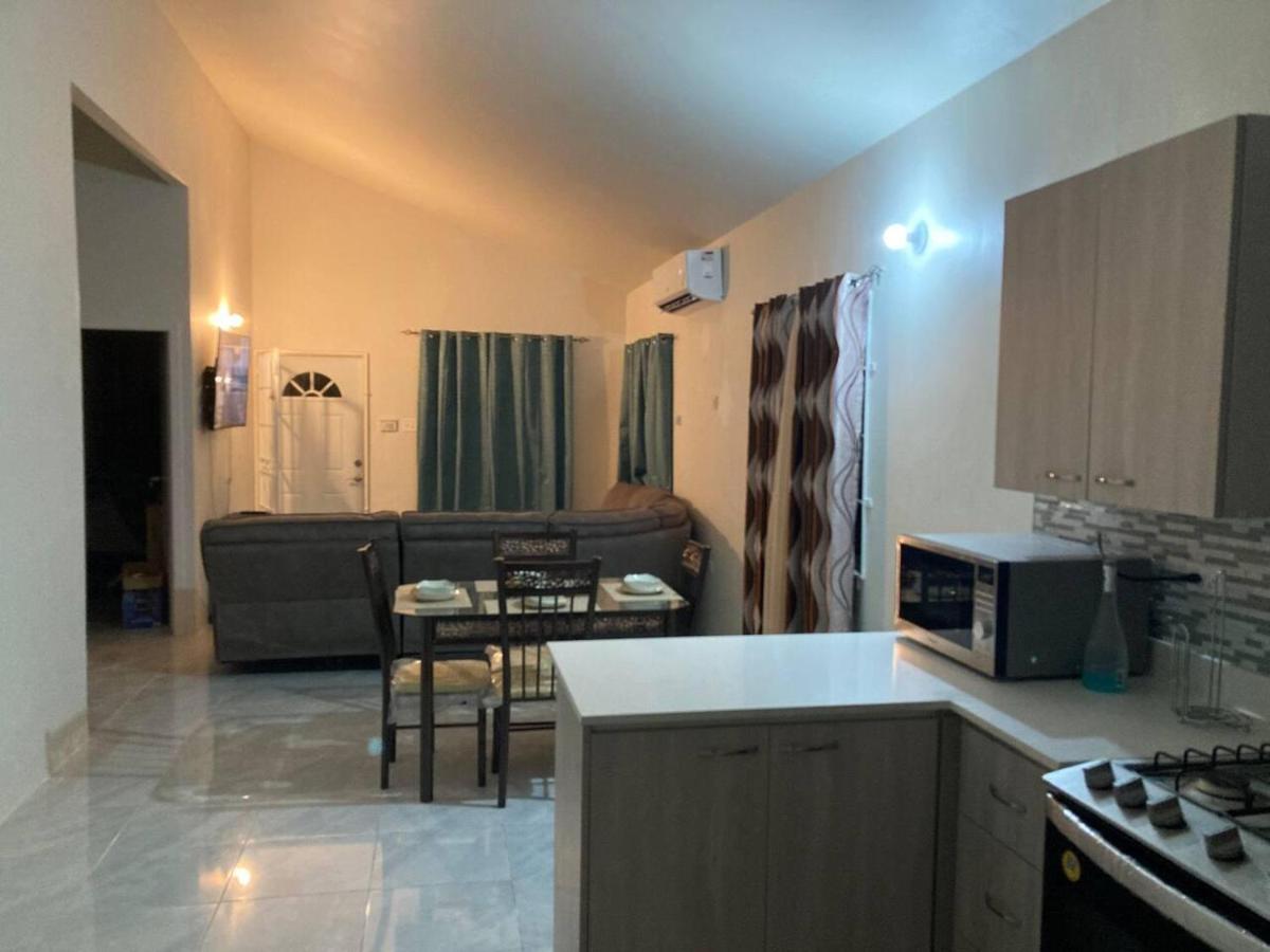 Sleeps 4 with Free Parking 15-min to Beach - 4