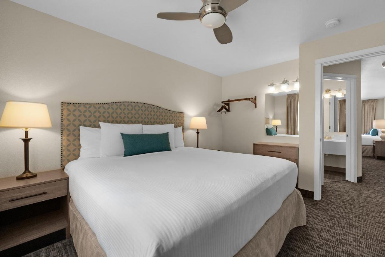 Pelican Shores Inn — photo 23