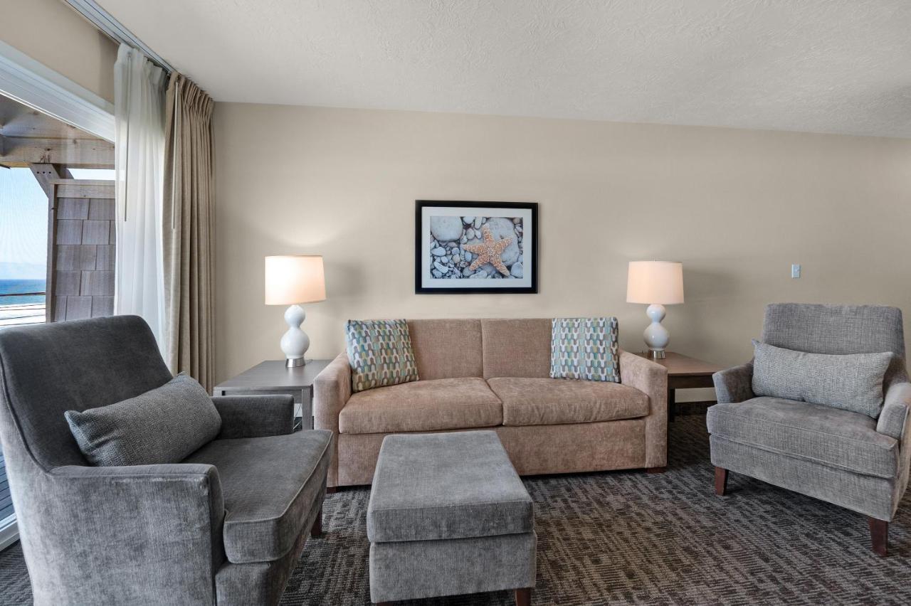 Pelican Shores Inn — photo 24