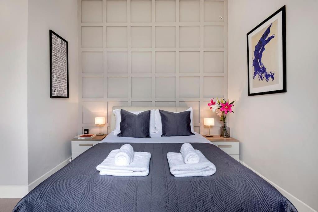 Contemporary Clapham Living - 2