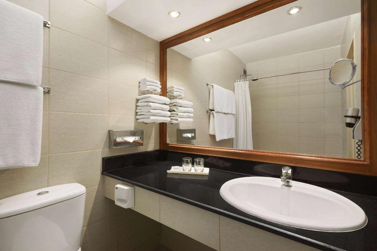 Ramada by Wyndham Bahrain photo