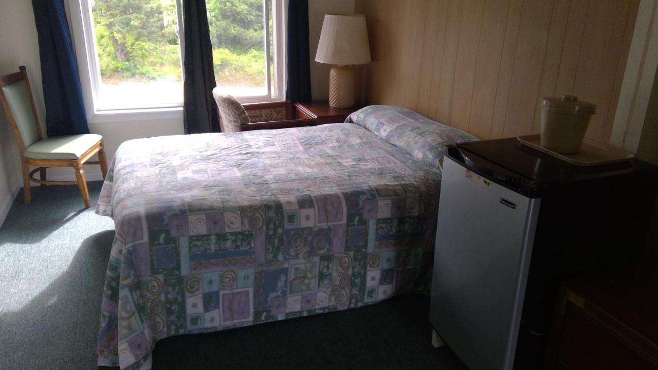 Village Green Motel — photo 8
