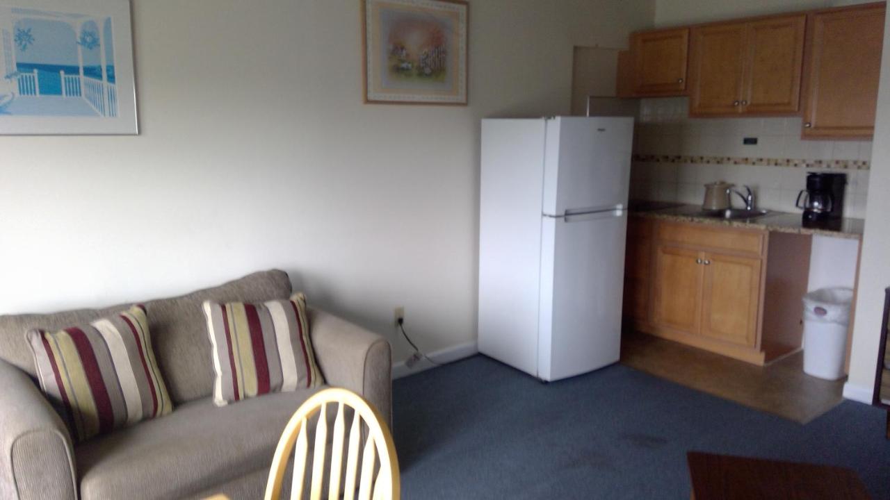 Village Green Motel — photo 11