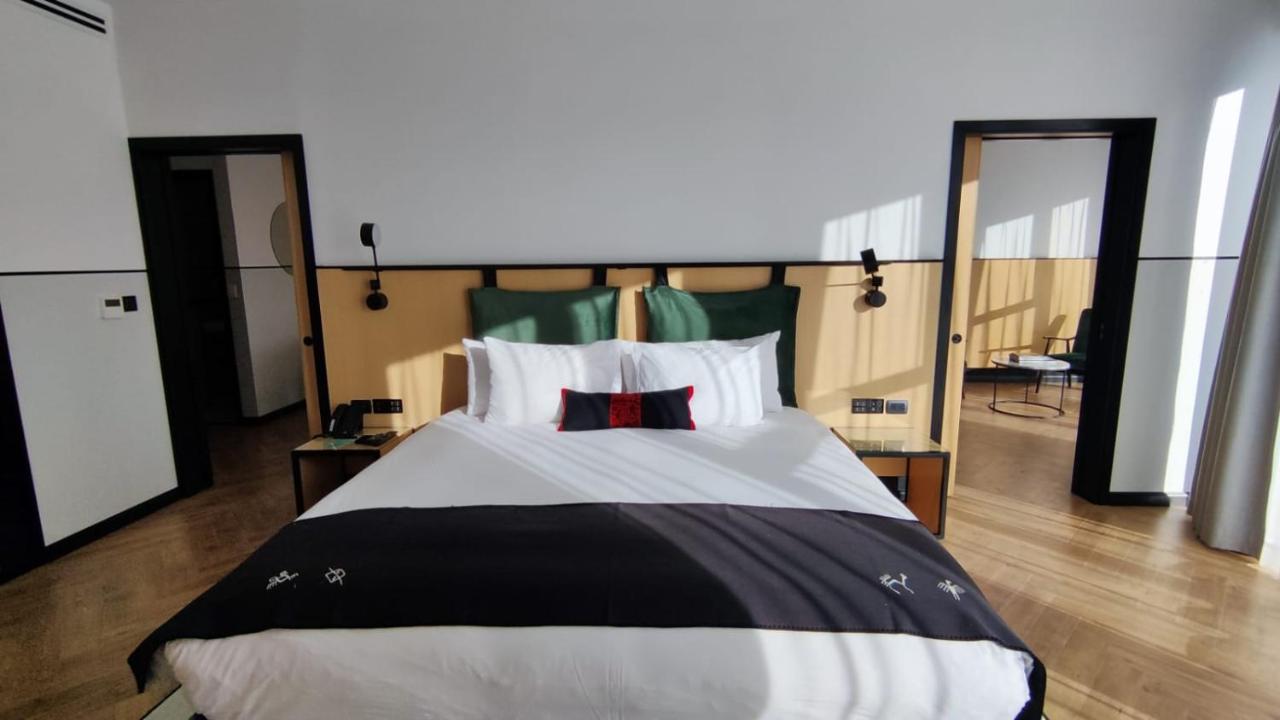 Met Hotel photo