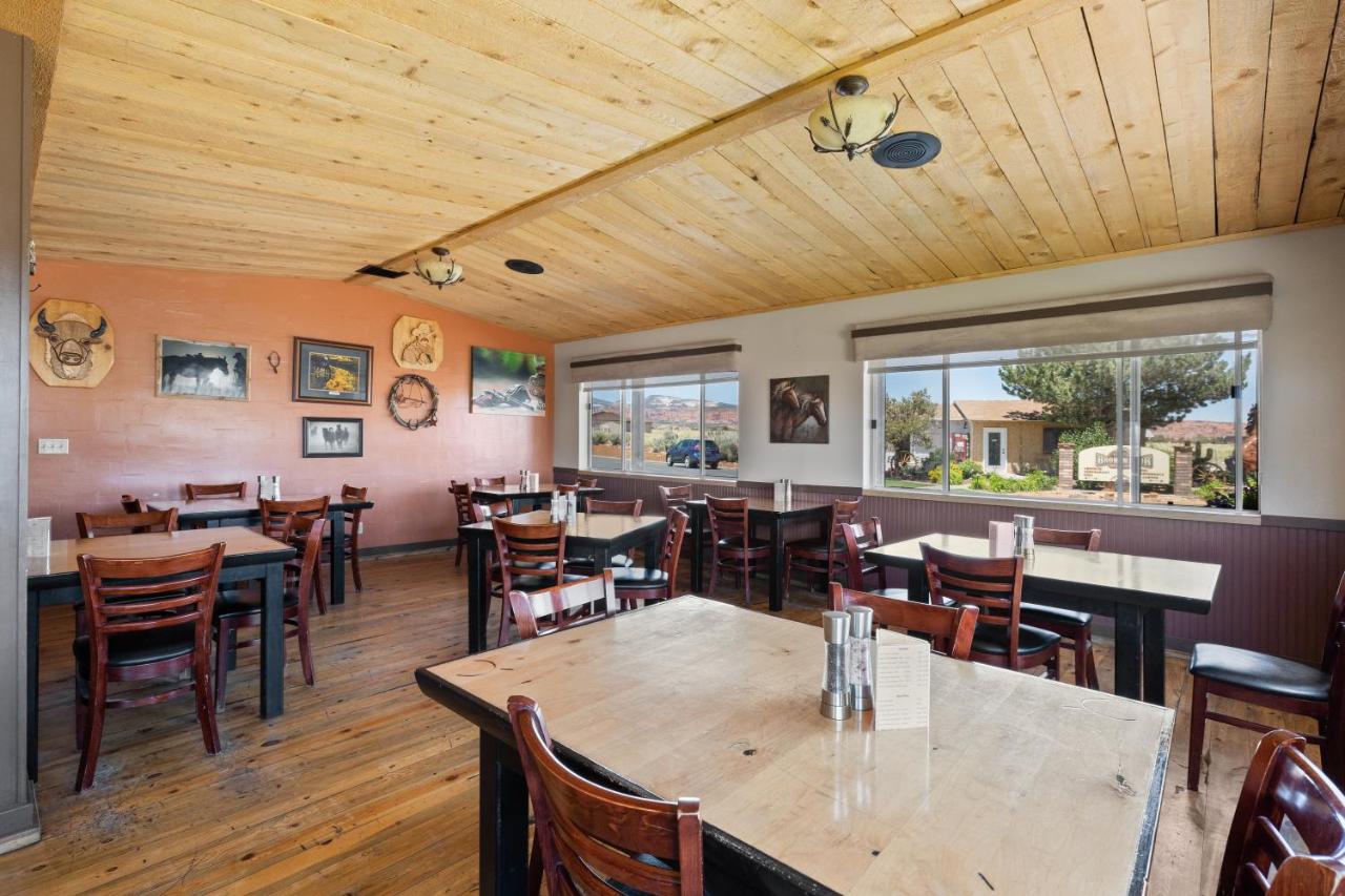 Broken Spur Inn & Steakhouse — photo 19